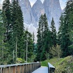 Der Naturerlebnisweg Zans überquert den Kaserill Bach