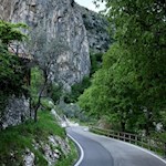 Die gemütliche Wanderung zur Einsiedelei "Eremo di San Paolo" führt der Straße entlang