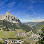 Ausblick vom Crep de Sela auf Kolfuschg, den Sassongher und Corvara