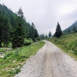 Der erste Anstieg zur Tiefrastenhütte folgt breiten Wegen