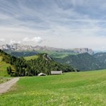 Der Weg auf die Seceda führt durch eine malerische Landschaft