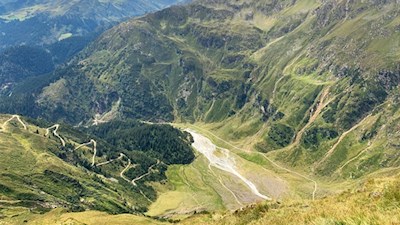 Rückwärtsgewandter Blick auf den Aglsboden und den Anstiegsweg
