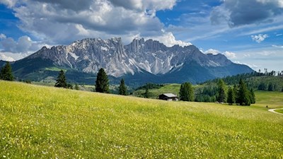 Neben uns erhebt sich der Latemar