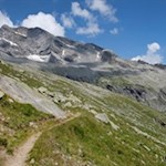 Sanft schlängelt sich der Landshuter Höhenweg zur Landshuter Europahütte