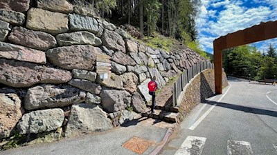 Die Wanderung zum Karersee beginnt bei der Talstation in Welschnofen