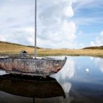 Malerisch-spiegeln-sich-die-Wolken-im-Glittner-See