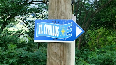 Der Europafahne nachempfunden: die Fahne des Europabesinnungsweges