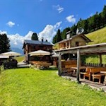 Sonnenterrasse der Pecolhütte