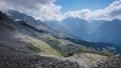 Bereits während des Anstiegs erschließen sich schöne Ausblicke
