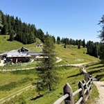 Romeno Alm am Fuße des Roen