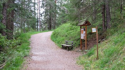 Längs des sanften Sagenweges trifft man auf elf Stationen