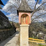 Gotischer Peststock unterhalb des Dorfes Villanders