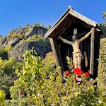 Zahlreiche Flurkreuze umsäumen den Weg zum Patscheider Hof