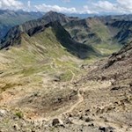 Rückwärtsgewandter Blick auf den Anstiegsweg