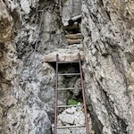 Über Stahlleitern auf den Sass de Stria