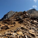 Über rostrote Schieferplatten auf die Rotbachlspitze