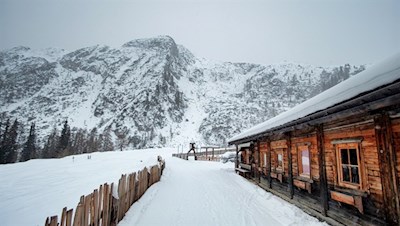 Zu Füßen des Mareiter Stein lädt die Äußere Wurzeralm zur Einkehr ein
