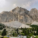 Sopra il passo Falzarego si erge il Lagazuoi