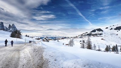 Sanft zieht sich der Wanderweg zur Sanon Hütte