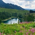 Der Weg Nr. 10 öffnet schöne Ausblicke auf den Karersee