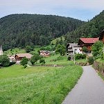Unsere Wanderung führt uns zunächst ins beschauliche Tisens