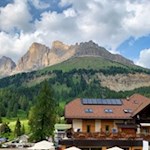 Die Wanderung zur Ochsenhütte beginnt am Karerpass