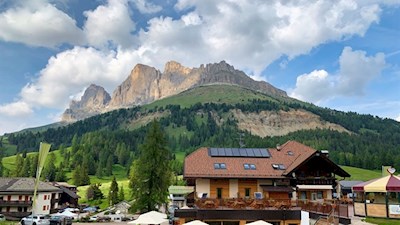 Die Wanderung zur Ochsenhütte beginnt am Karerpass
