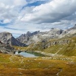 Crespeinasee vor anmutiger Dolomitkulisse