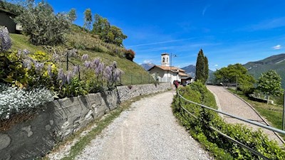 L'escursione a Punta Larici passa per la chiesa di San Giorgio