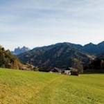 Der idyllisch gelegene Miglanzhof mit Blick auf die Geisler