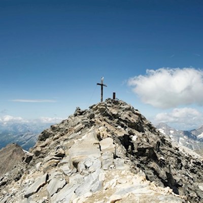 [Bild: Knapp-hinter-der-S%C3%BCdtiroler-Landesg...&q=90&sc=1]