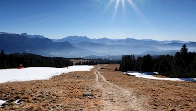 Durch aussichtsreiche Wiesen auf das Rittner Horn 