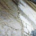 Ablagerungen des eiszeitlichen Gletscherschliffes am Panoramaweg Busatte-Tempesta