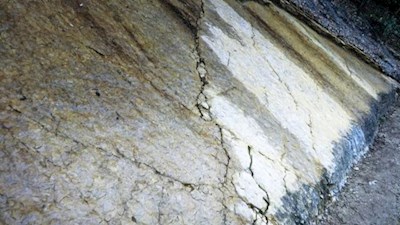 Ablagerungen des eiszeitlichen Gletscherschliffes am Panoramaweg Busatte-Tempesta