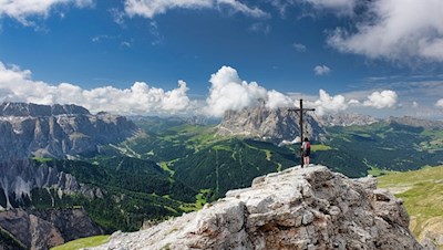 Auf dem Col dala Pieres erschließen sich weitreichende Ausblicke