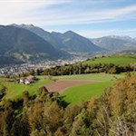 Unterwegs entfalten sich malerische Ausblicke auf Brixen und seine Umgebung