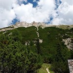 Der Rückweg von der Kreuzspitze verläuft zu Füßen des Paresberges