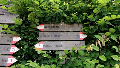 Die Wanderung zum Schloss Prösels ist gut ausgeschildert