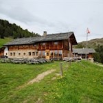 Die-idyllisch-gelegene-Kreuzwiesenalm