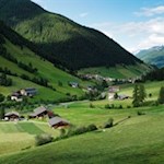 Im idyllischen Weißenbach nimmt unsere Wanderung ihren Anfang