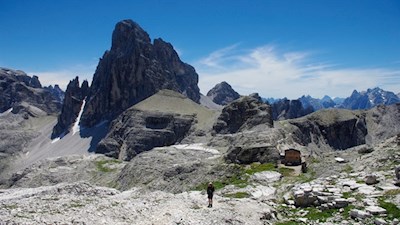 Von der Büllelejochhütte zweigt der Steig Nr. 101A zur Oberbachernspitze ab