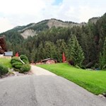 At the end of the Anatal valley, the café restaurant Annatal invites you to stop for a break