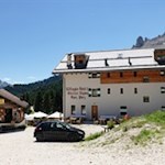 Unterwegs kommt man an der Stella Alpina Hütte vorbei