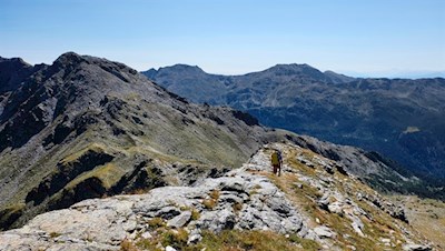 Der Abstieg von der Liffelspitze erfolgt auf dem Hinweg