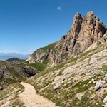Der Wanderweg Nr. 4 kommt vom Schlern