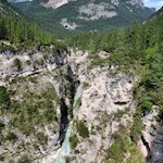 Una vista mozzafiato e profonda si apre sul Ponte Alto