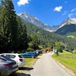 Ausgangspunkt der Wanderung zur Bergeralm: die Parkplätze der Sportzone in Antholz-Mittertal