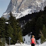 Vor der Kulisse des Peitler auf das Würzjoch