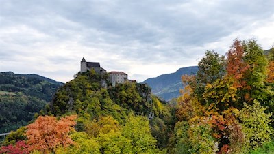 Kloster Säben in herbstlicher Kulisse
