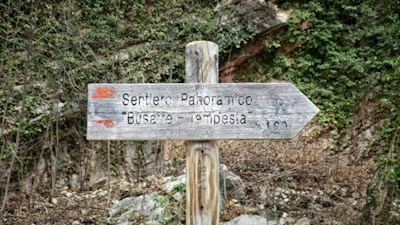 The panoramic path Busatte Tempesta is well signposted